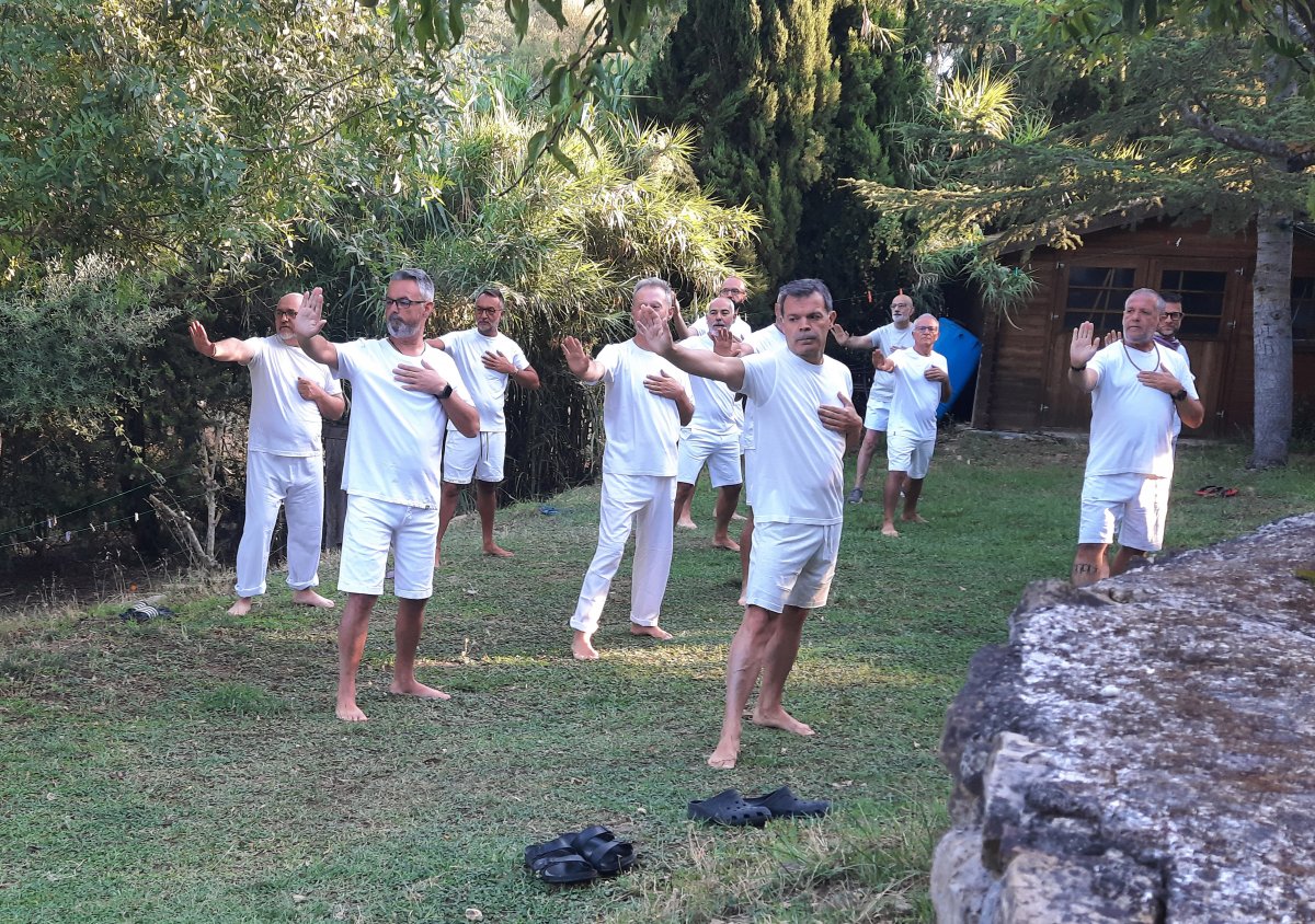 retiro hombres meditacion gays